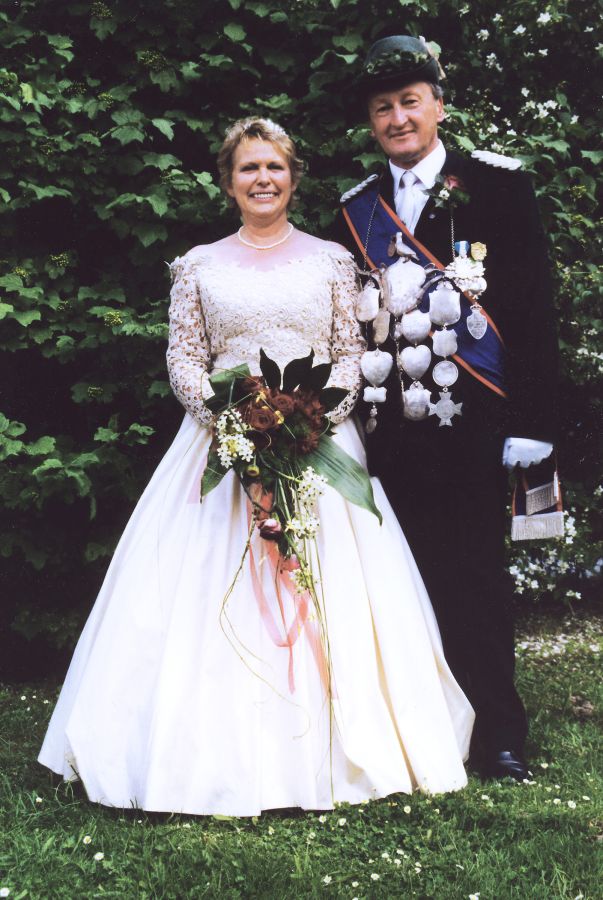 2001 02 Bue Goelzenleuchter J